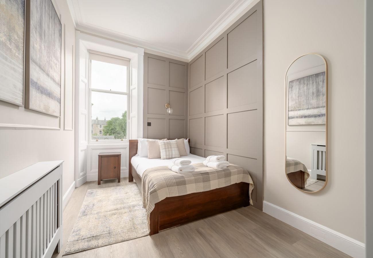 Apartment in Edinburgh - Dean Park 2 Bedroom Apartment - Edinburgh