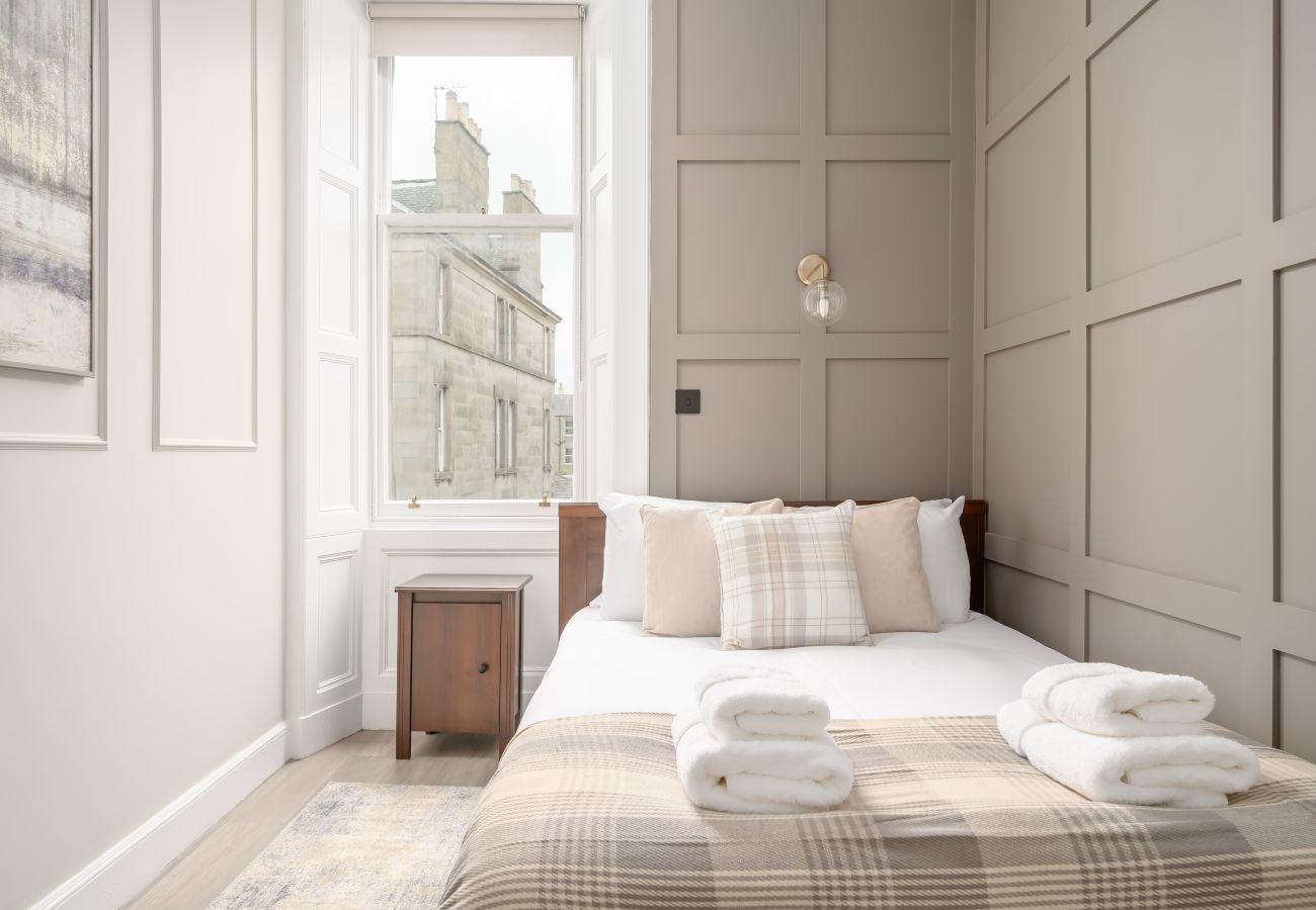 Apartment in Edinburgh - Dean Park 2 Bedroom Apartment - Edinburgh