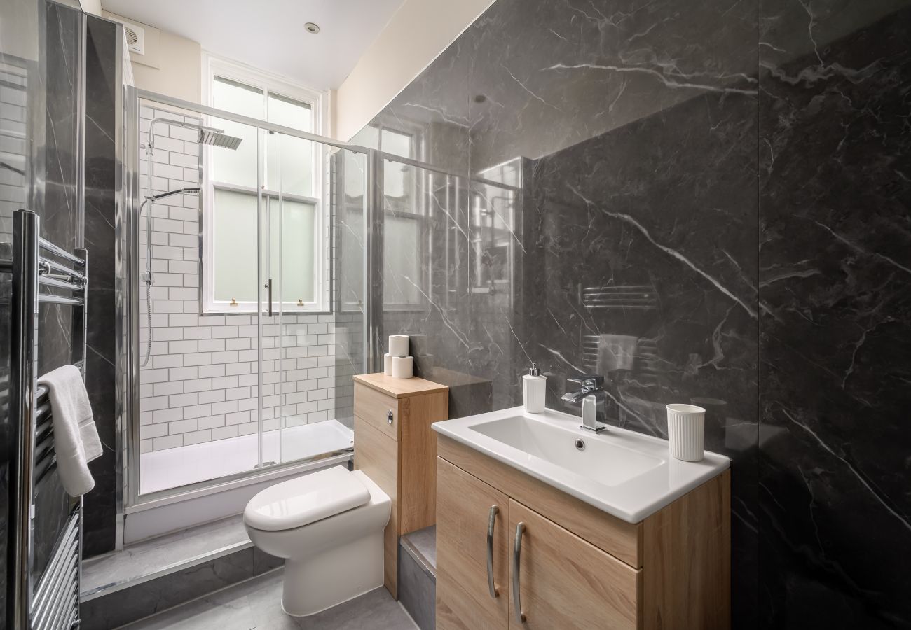Apartment in Edinburgh - Dean Park 2 Bedroom Apartment - Edinburgh