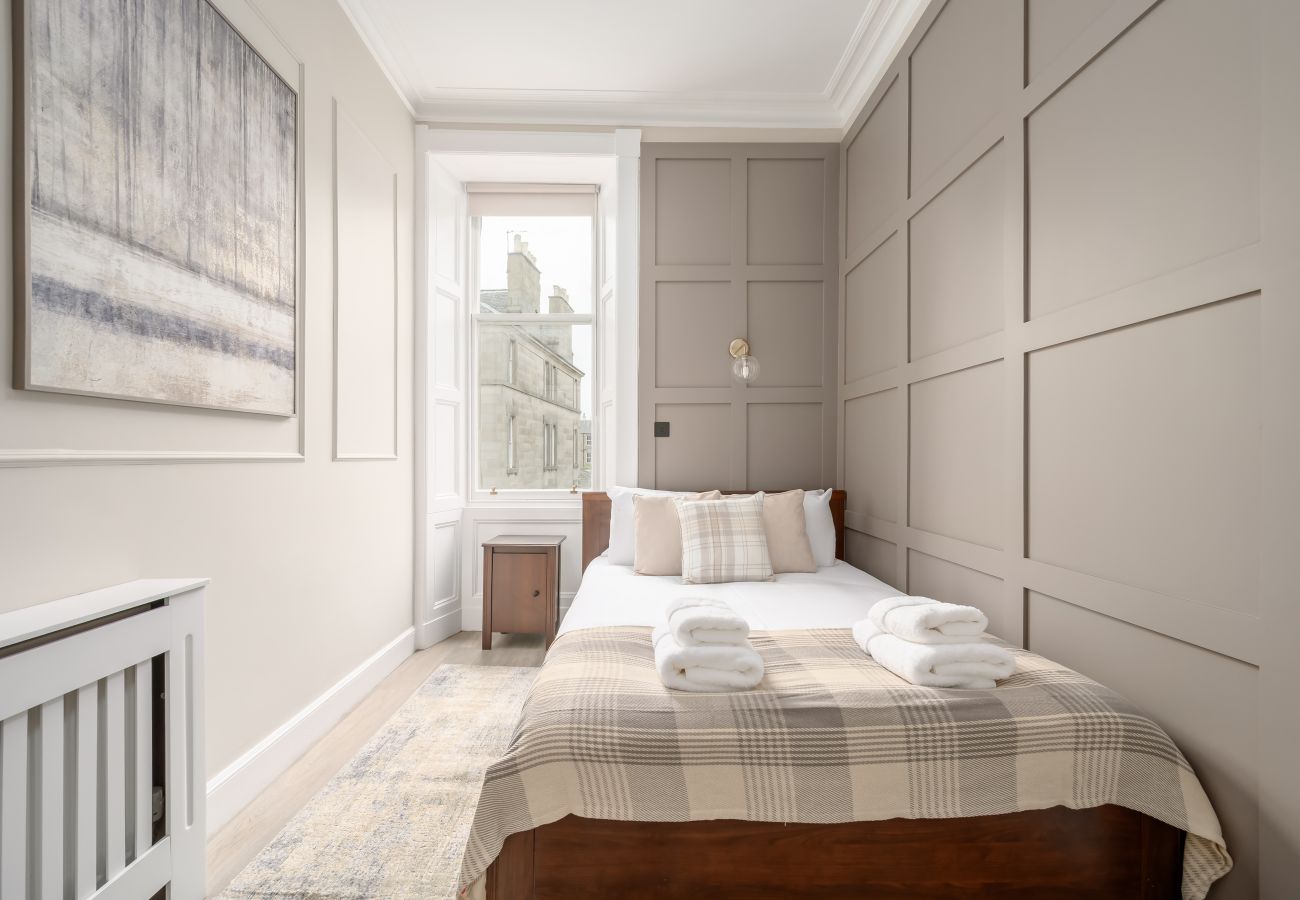 Apartment in Edinburgh - Dean Park 2 Bedroom Apartment - Edinburgh