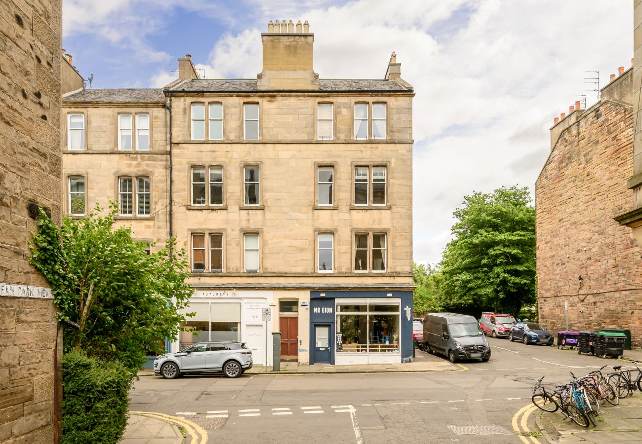 Apartment in Edinburgh - Dean Park 2 Bedroom Apartment - Edinburgh