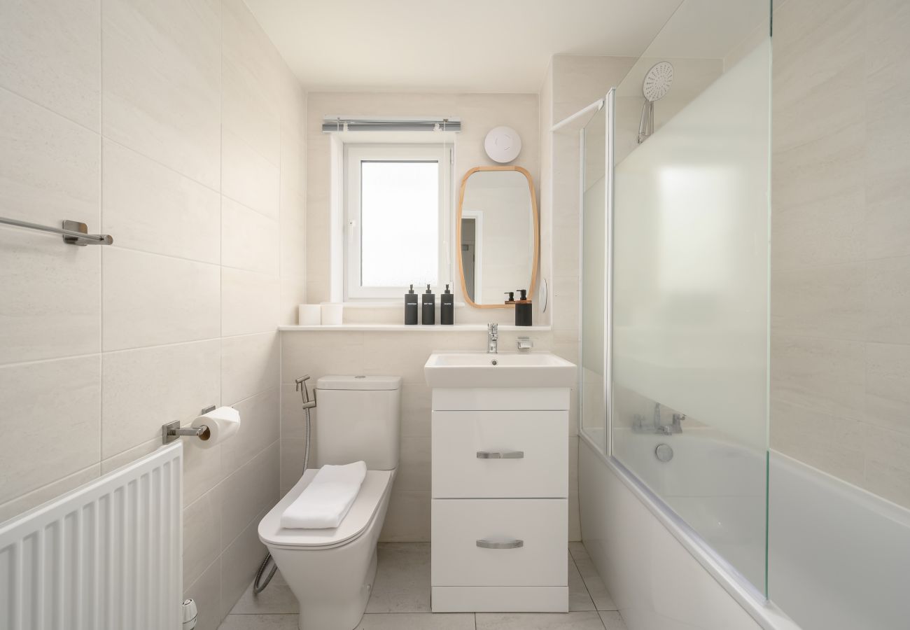 Apartment in Edinburgh - Pringle 2 Bedroom Apartment - Edinburgh