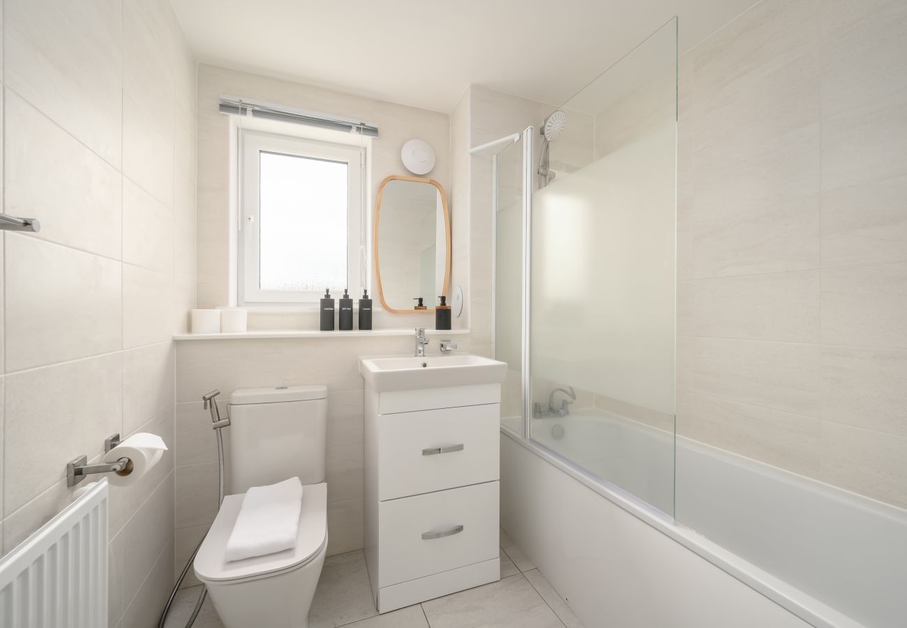 Apartment in Edinburgh - Pringle 2 Bedroom Apartment - Edinburgh
