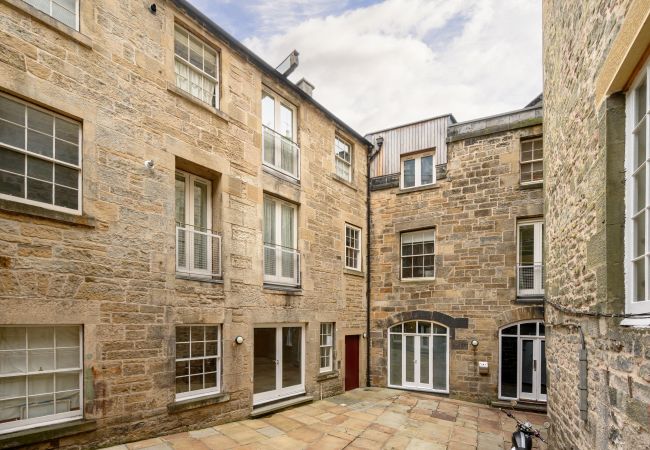 Apartment in Edinburgh - Courtyard 2 Bedroom Apt - Edinburgh, Grassmarket