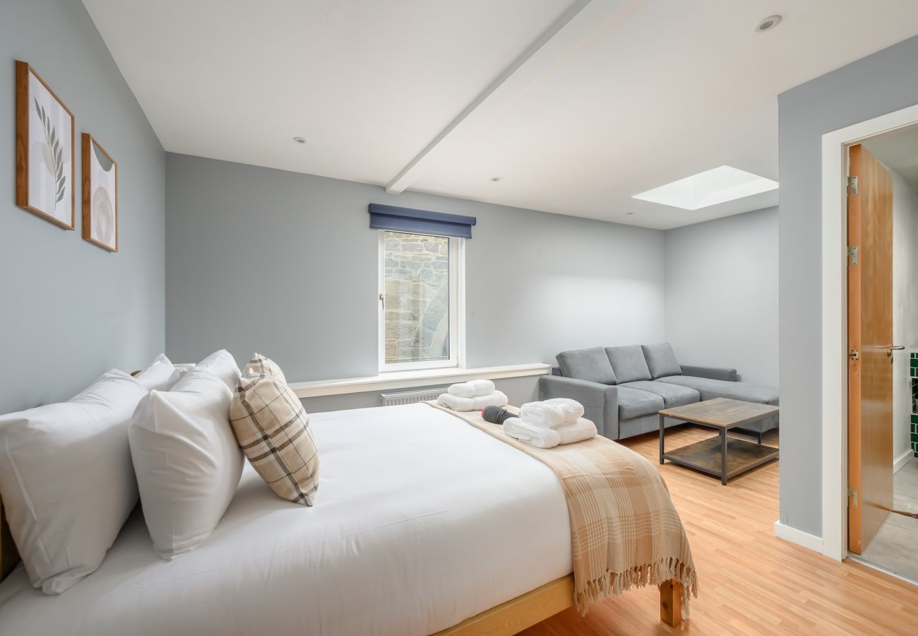 Apartment in Edinburgh - Edmonstones 2 Bedroom Apartment - Edinburgh