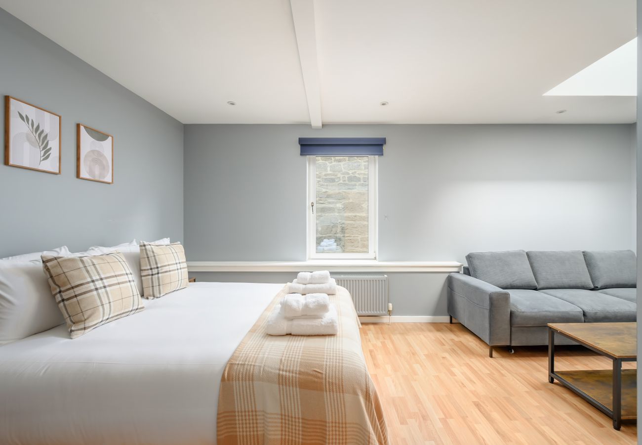 Apartment in Edinburgh - Edmonstones 2 Bedroom Apartment - Edinburgh