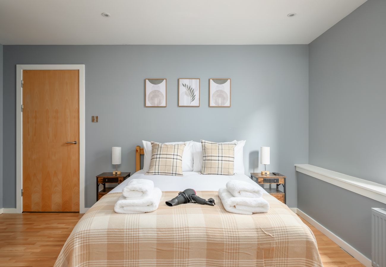 Apartment in Edinburgh - Edmonstones 2 Bedroom Apartment - Edinburgh