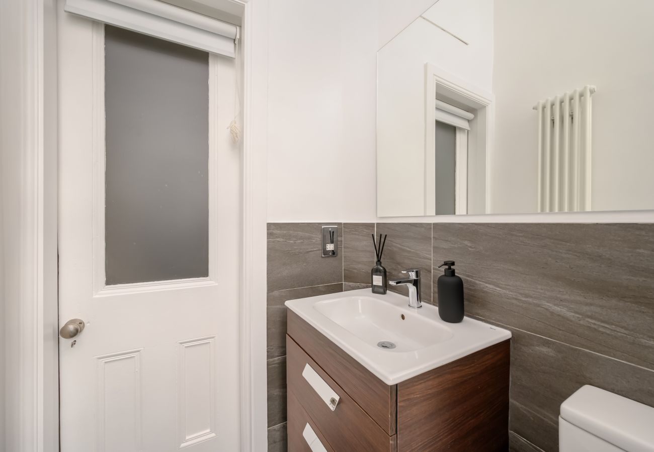 Apartment in Edinburgh - Brunswick 2 Bedroom Apartment - Edinburgh
