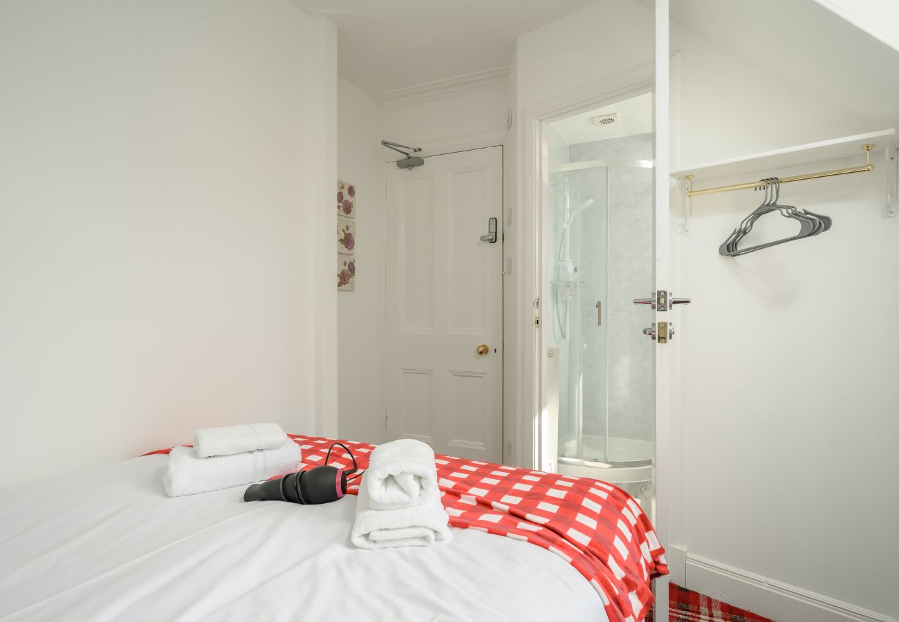 Rent by room in Inverness - Bosta Guest House - Room 4 - Inverness