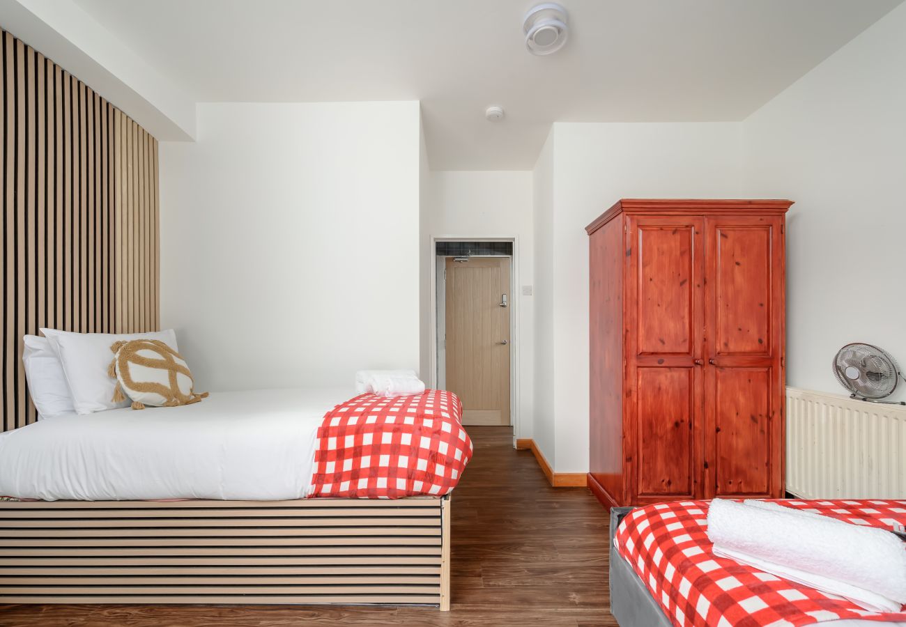 Rent by room in Inverness - Bosta Guest House - Room 5 - Inverness