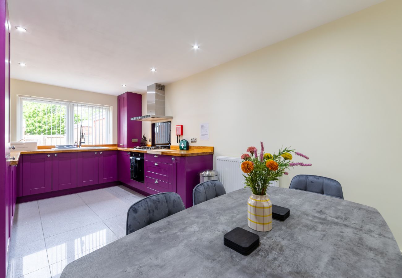 House in Bristol - Creswicke 3 Bedroom House - Knowle, Bristol