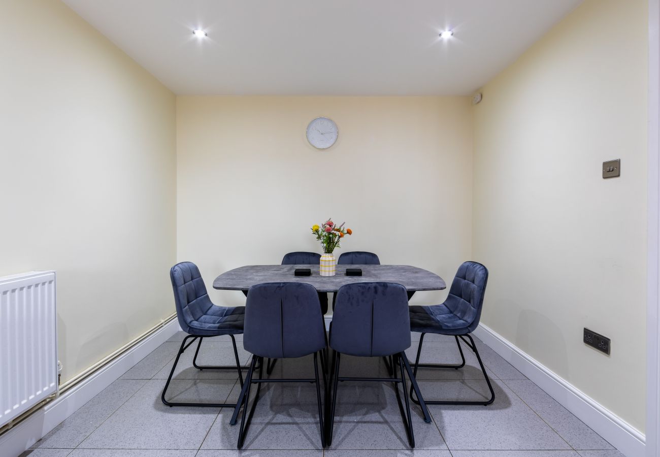 House in Bristol - Creswicke 3 Bedroom House - Knowle, Bristol