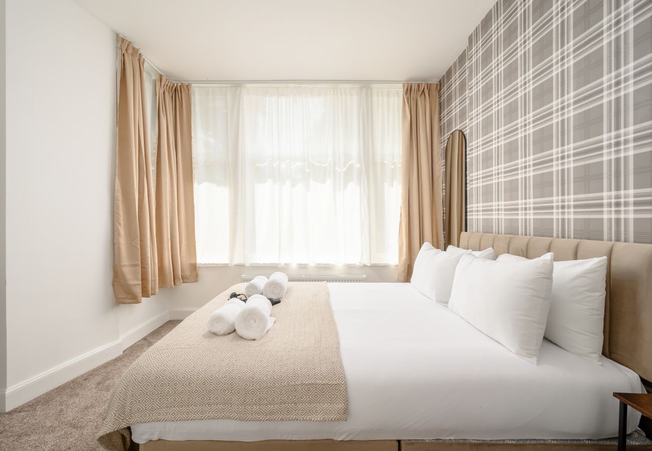 Rent by room in Edinburgh - Newsome Lodge - Room 1 - Gilmerton, Edinburgh