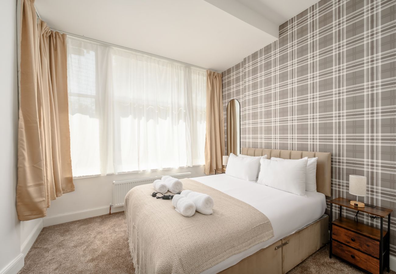 Rent by room in Edinburgh - Newsome Lodge - Room 1 - Gilmerton, Edinburgh