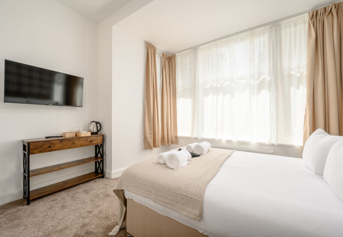 Rent by room in Edinburgh - Newsome Lodge - Room 1 - Gilmerton, Edinburgh