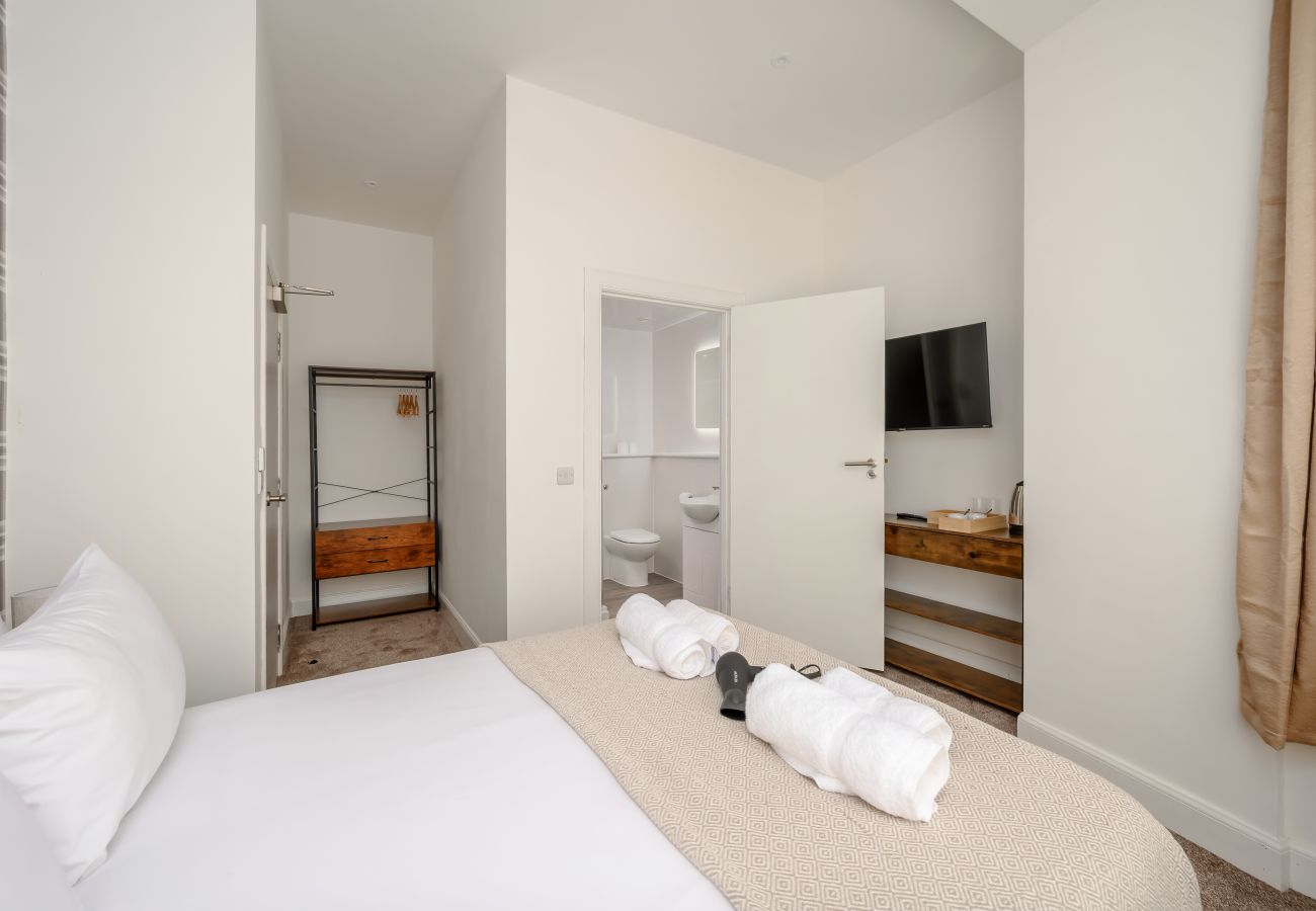 Rent by room in Edinburgh - Newsome Lodge - Room 1 - Gilmerton, Edinburgh