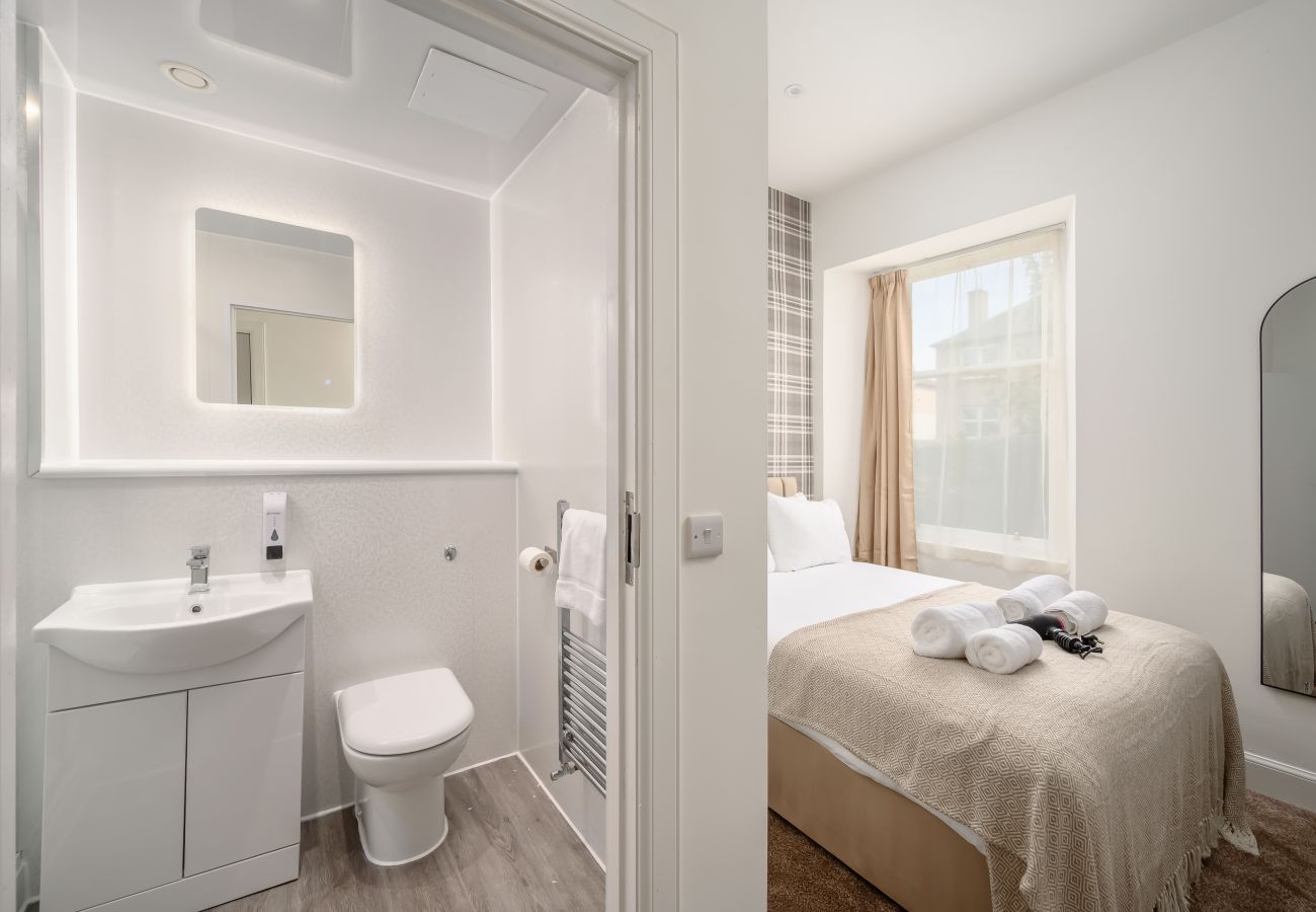 Rent by room in Edinburgh - Newsome Lodge - Room 2 - Gilmerton, Edinburgh