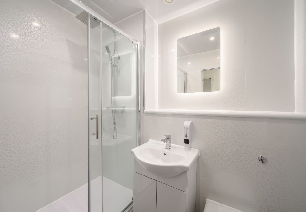 Rent by room in Edinburgh - Newsome Lodge - Room 2 - Gilmerton, Edinburgh