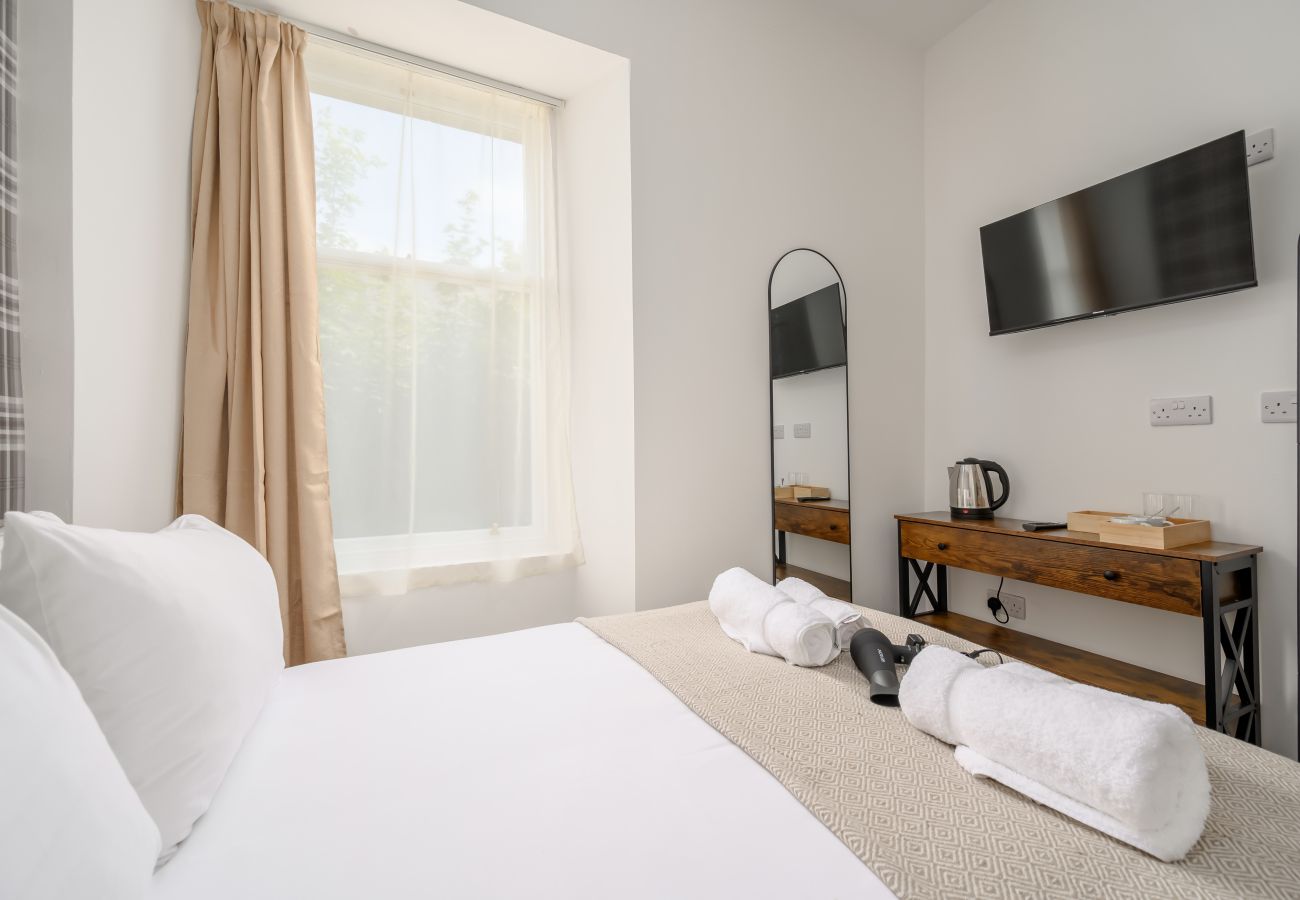 Rent by room in Edinburgh - Newsome Lodge - Room 2 - Gilmerton, Edinburgh