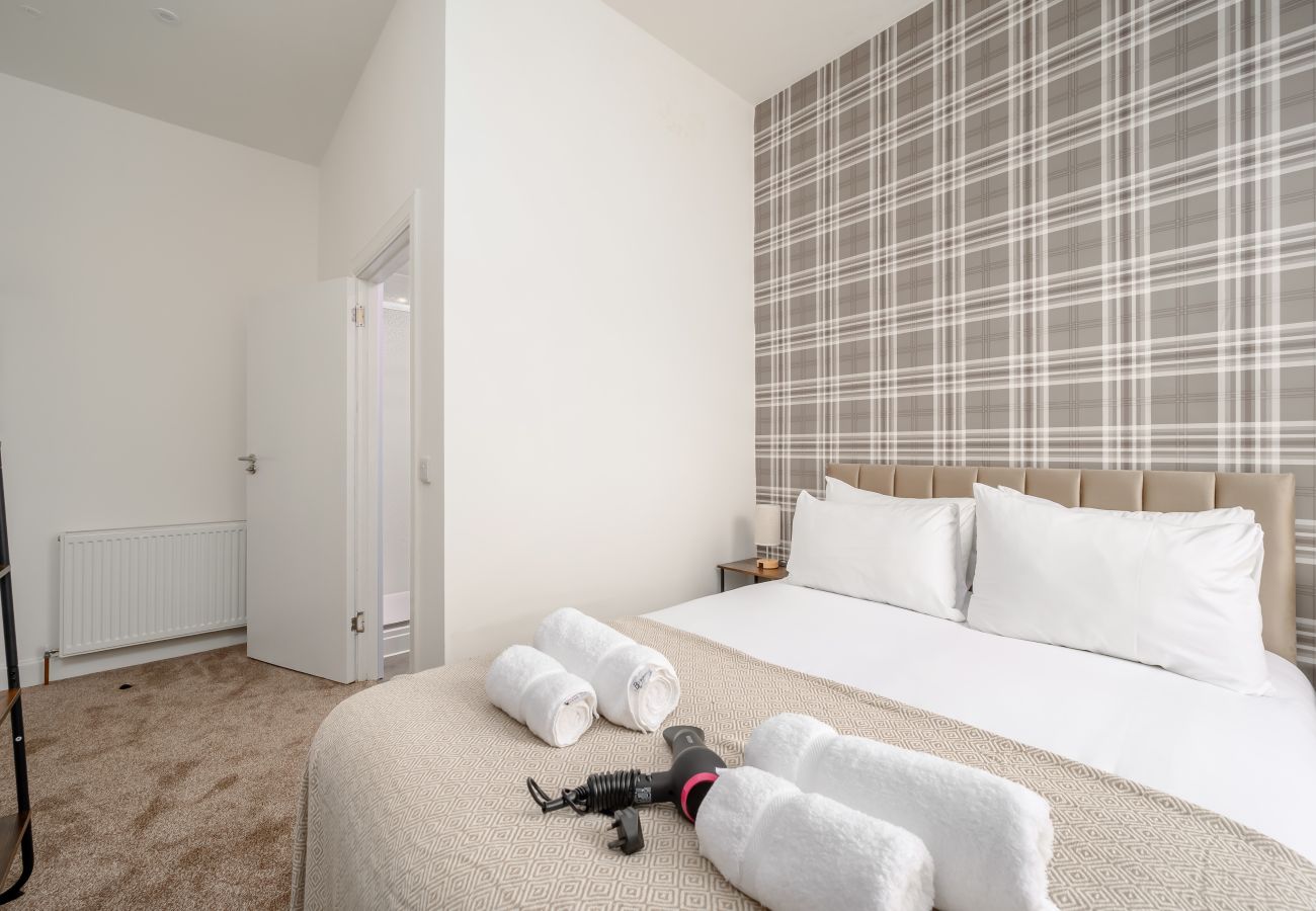 Rent by room in Edinburgh - Newsome Lodge - Room 2 - Gilmerton, Edinburgh