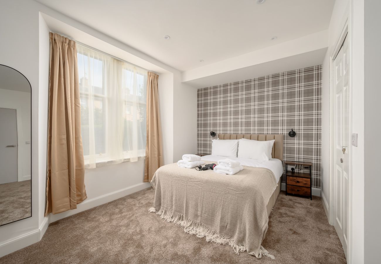 Rent by room in Edinburgh - Newsome Lodge - Room 3 - Gilmerton, Edinburgh