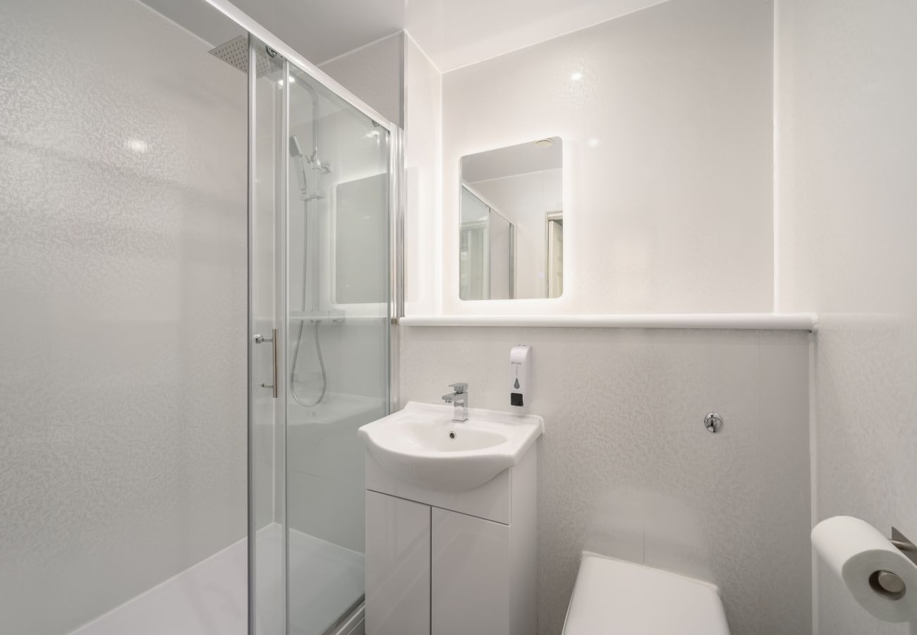 Rent by room in Edinburgh - Newsome Lodge - Room 3 - Gilmerton, Edinburgh