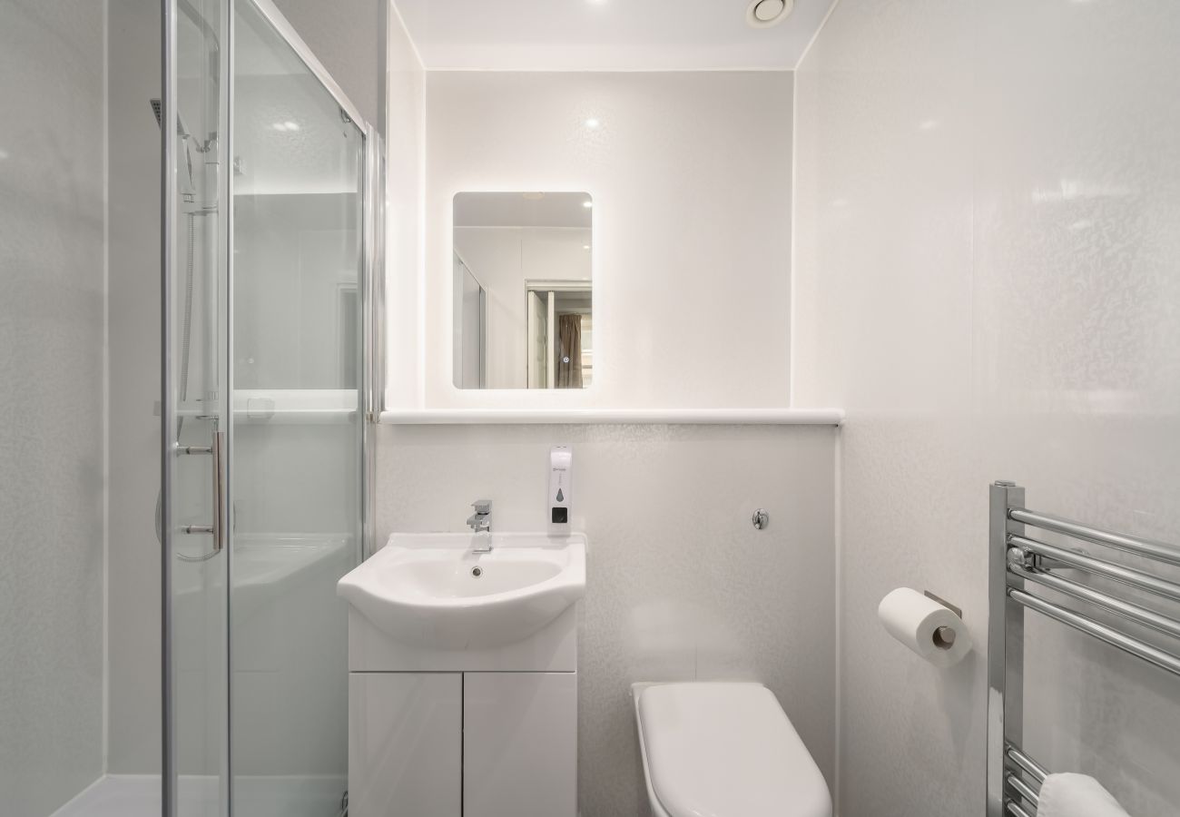 Rent by room in Edinburgh - Newsome Lodge - Room 3 - Gilmerton, Edinburgh