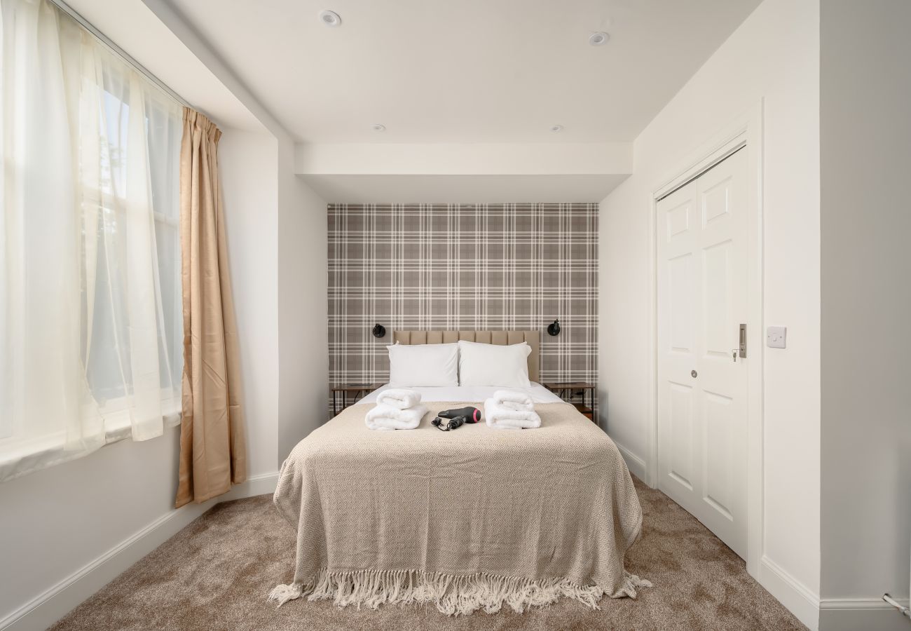 Rent by room in Edinburgh - Newsome Lodge - Room 3 - Gilmerton, Edinburgh