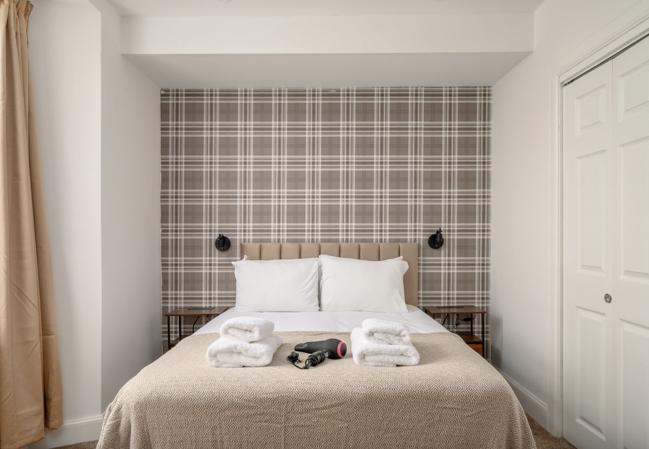 Rent by room in Edinburgh - Newsome Lodge - Room 3 - Gilmerton, Edinburgh