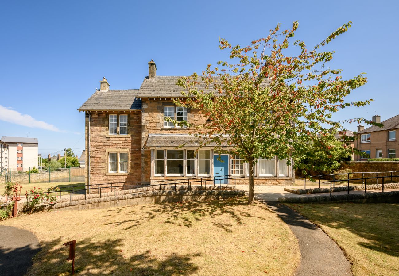 Rent by room in Edinburgh - Newsome Lodge - Room 3 - Gilmerton, Edinburgh