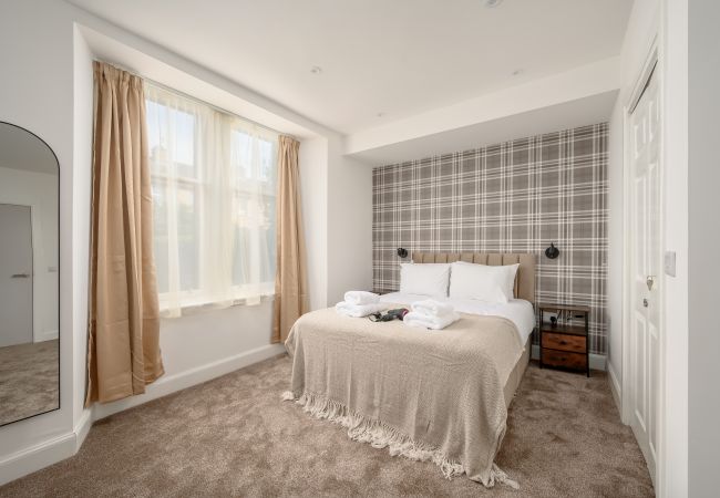 Rent by room in Edinburgh - Newsome Lodge - Room 4 - Gilmerton, Edinburgh