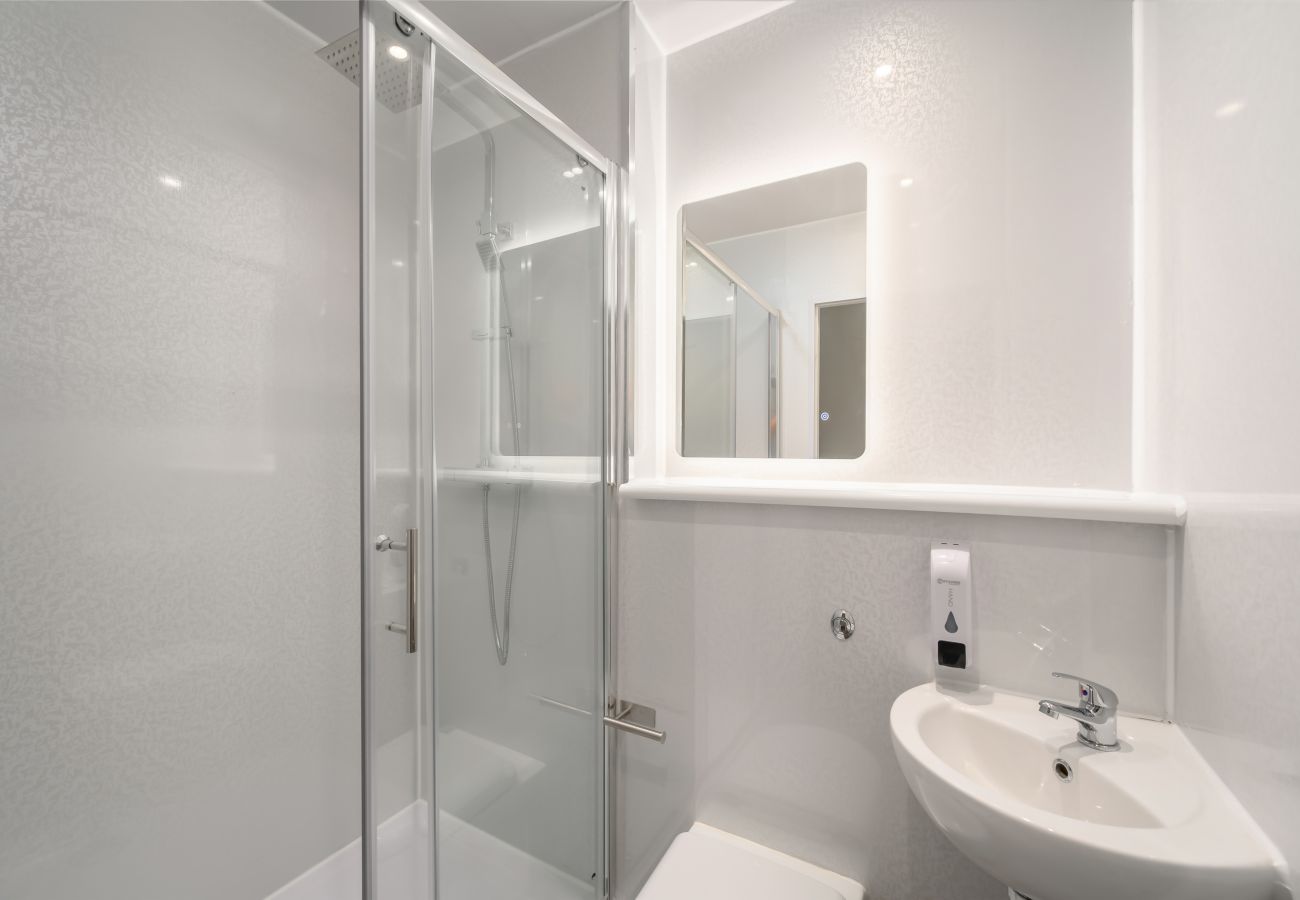 Rent by room in Edinburgh - Newsome Lodge - Room 4 - Gilmerton, Edinburgh