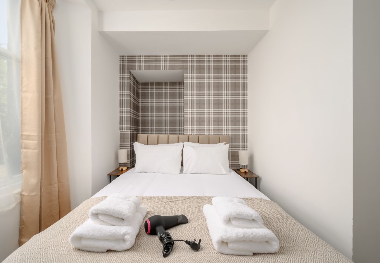 Rent by room in Edinburgh - Newsome Lodge - Room 4 - Gilmerton, Edinburgh