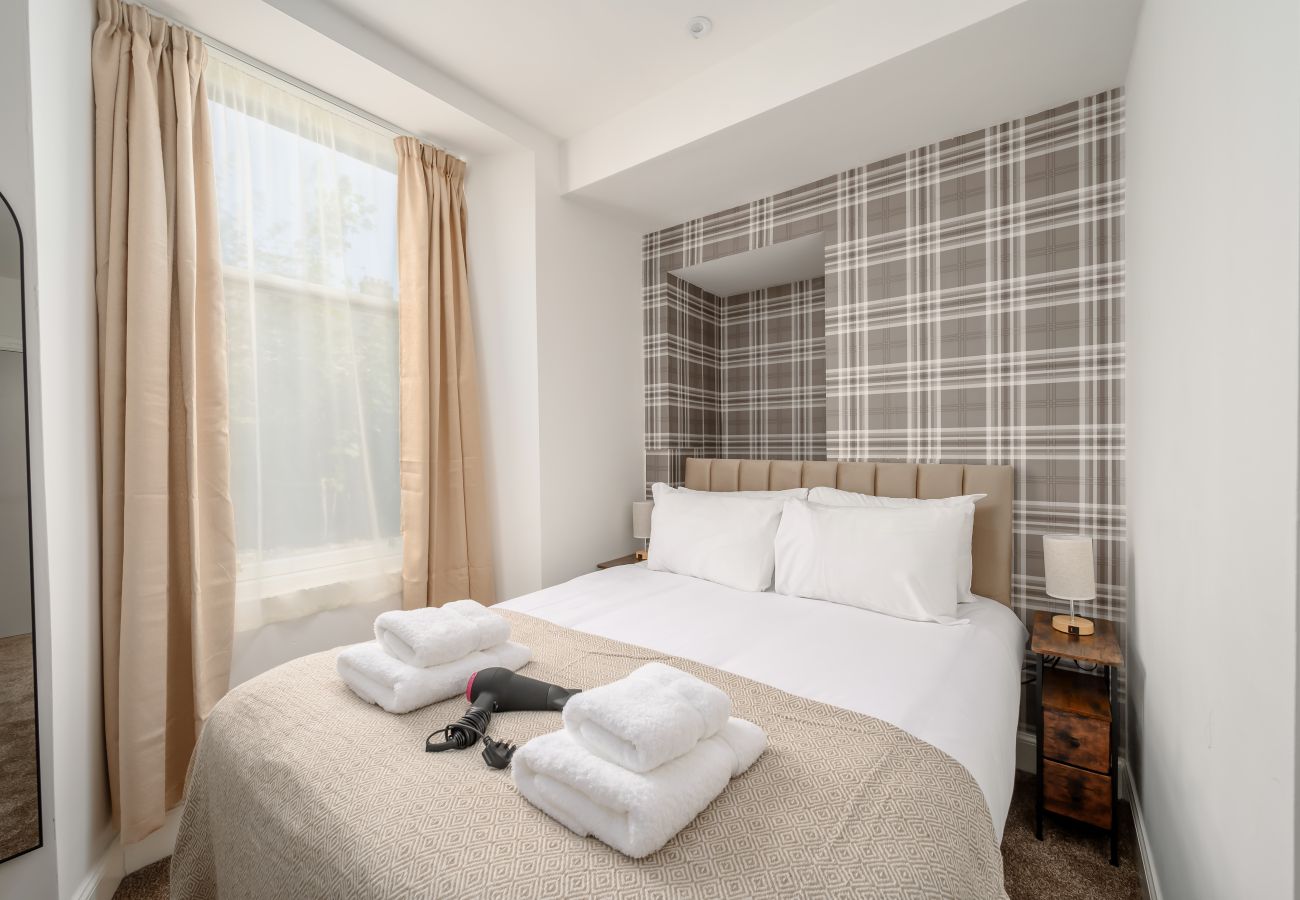 Rent by room in Edinburgh - Newsome Lodge - Room 4 - Gilmerton, Edinburgh