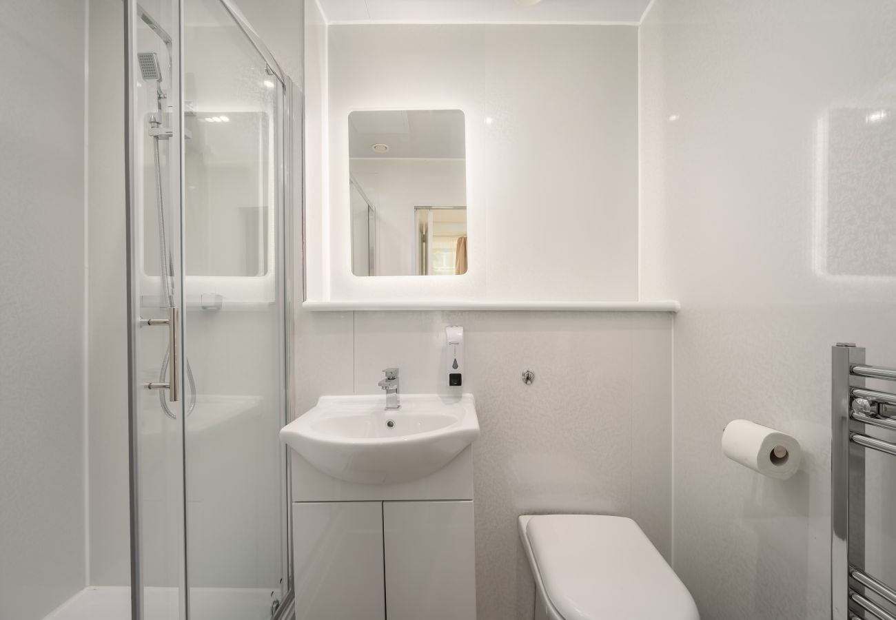 Rent by room in Edinburgh - Newsome Lodge - Room 5 - Gilmerton, Edinburgh