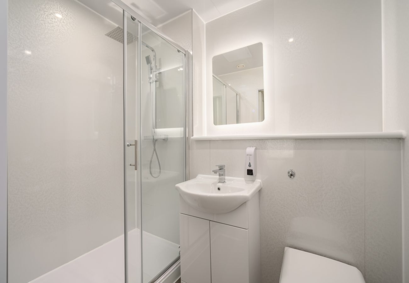 Rent by room in Edinburgh - Newsome Lodge - Room 5 - Gilmerton, Edinburgh
