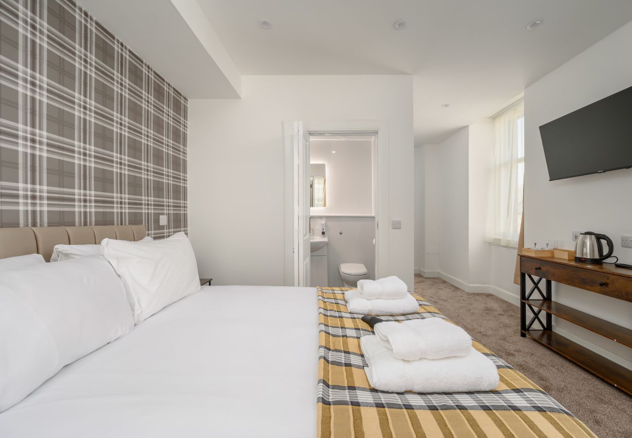 Rent by room in Edinburgh - Newsome Lodge - Room 5 - Gilmerton, Edinburgh