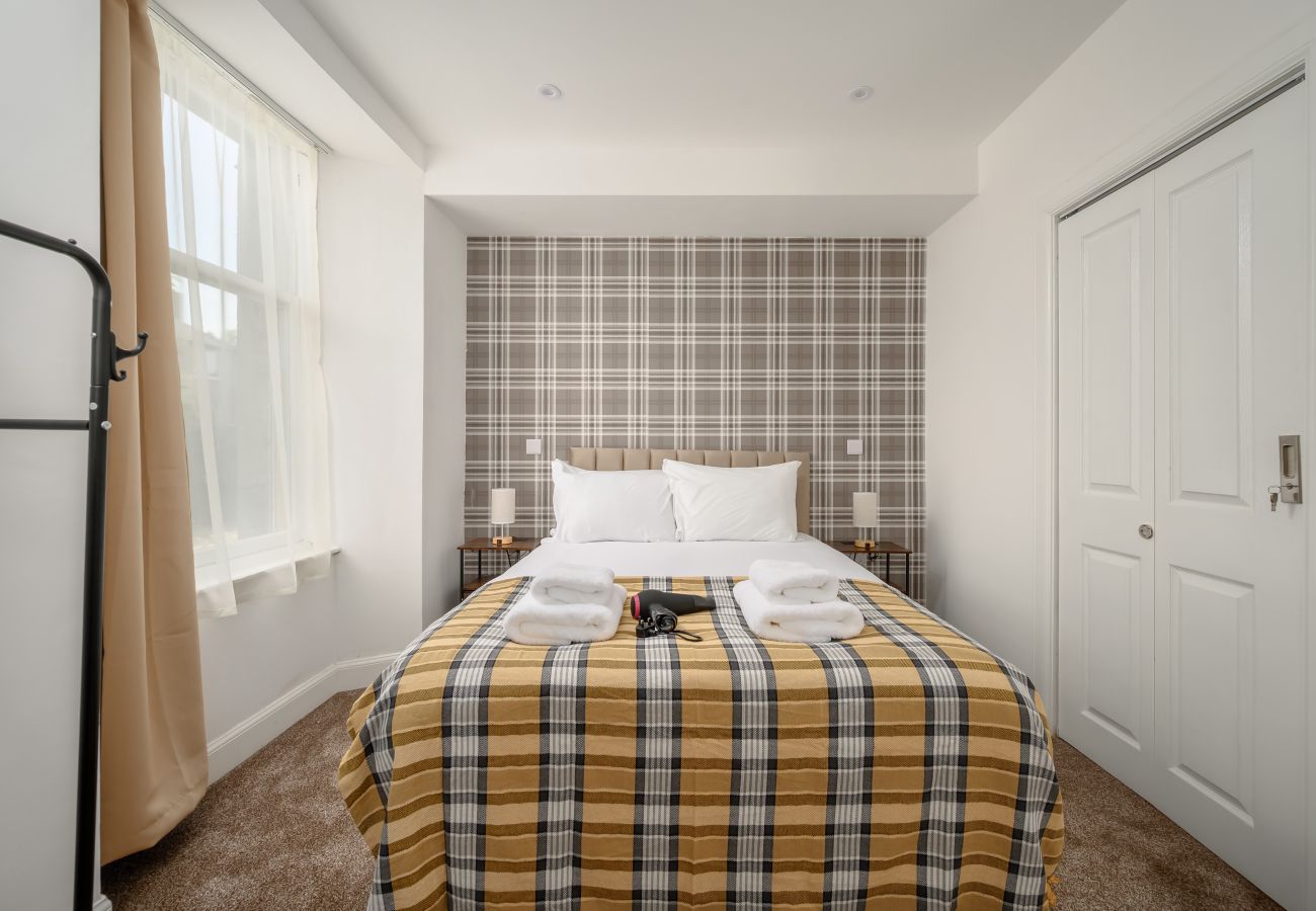 Rent by room in Edinburgh - Newsome Lodge - Room 5 - Gilmerton, Edinburgh