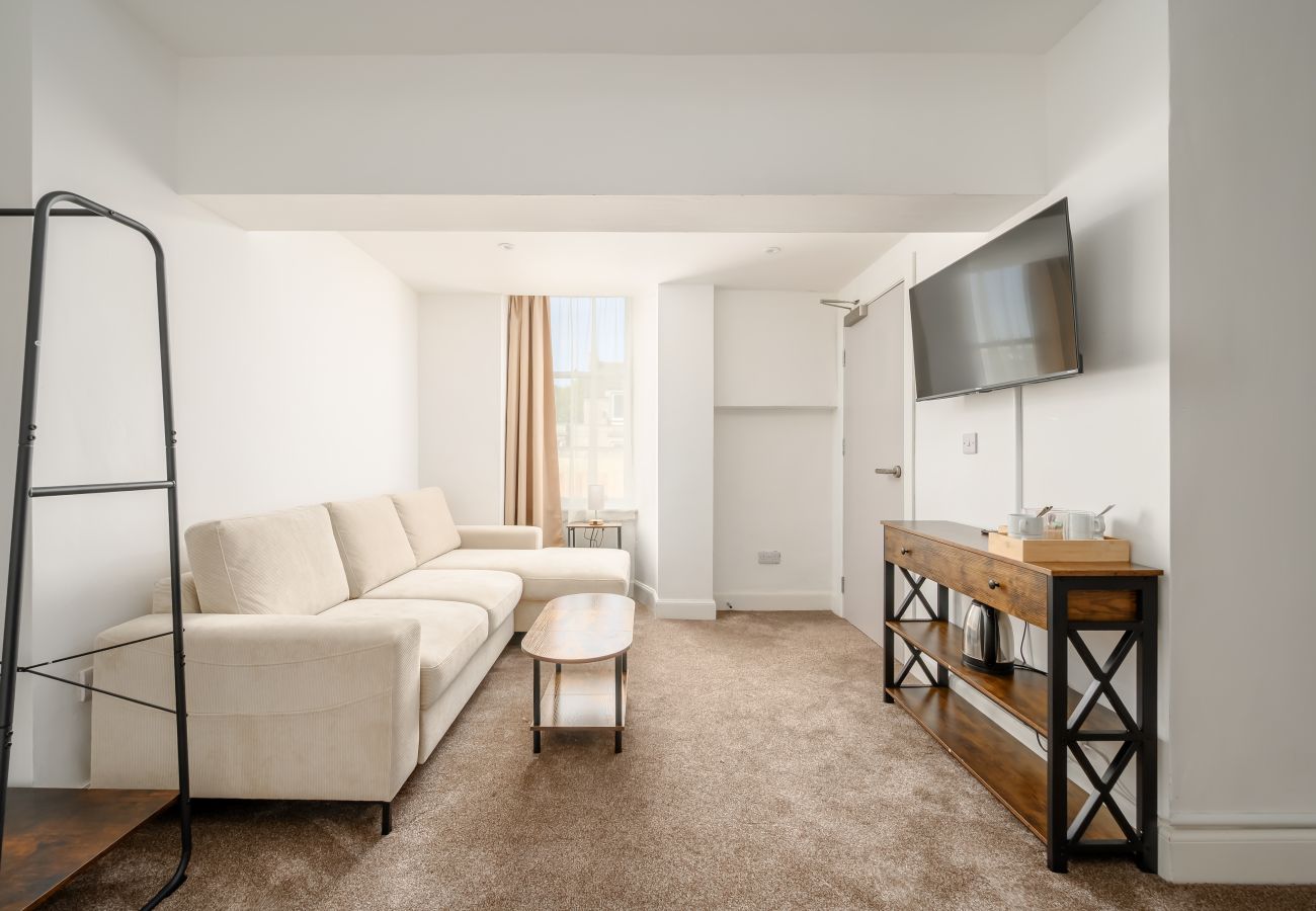 Rent by room in Edinburgh - Newsome Lodge - Room 6- Gilmerton, Edinburgh