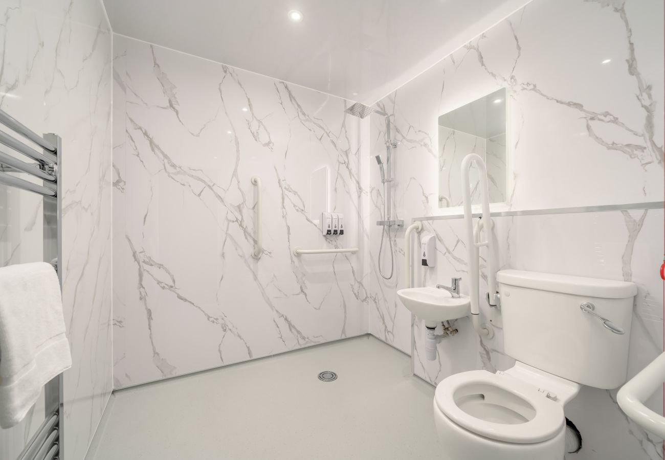 Rent by room in Edinburgh - Newsome Lodge - Room 6- Gilmerton, Edinburgh