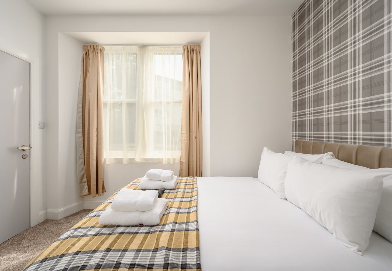 Rent by room in Edinburgh - Newsome Lodge - Room 7 - Gilmerton, Edinburgh