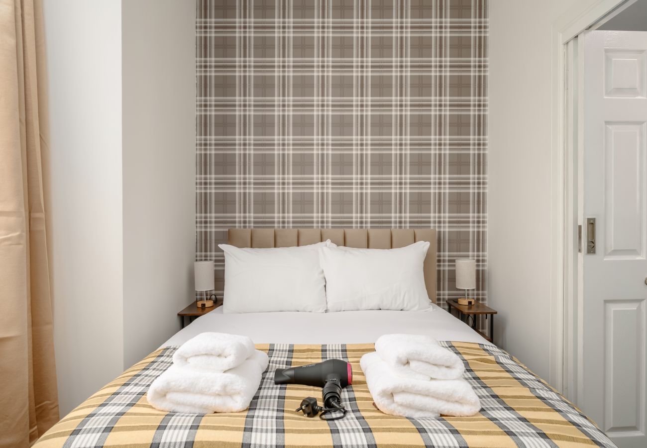 Rent by room in Edinburgh - Newsome Lodge - Room 7 - Gilmerton, Edinburgh