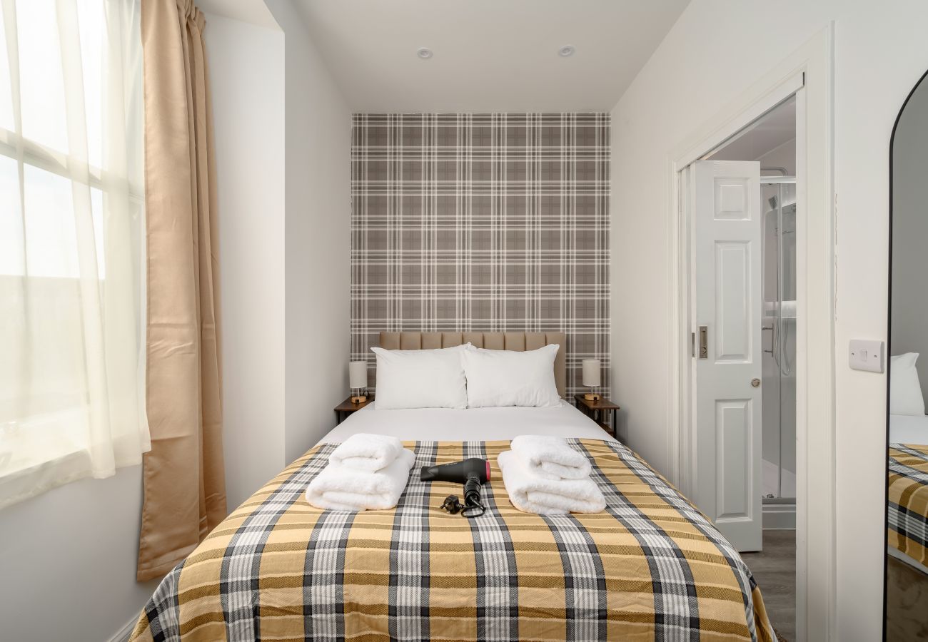 Rent by room in Edinburgh - Newsome Lodge - Room 7 - Gilmerton, Edinburgh