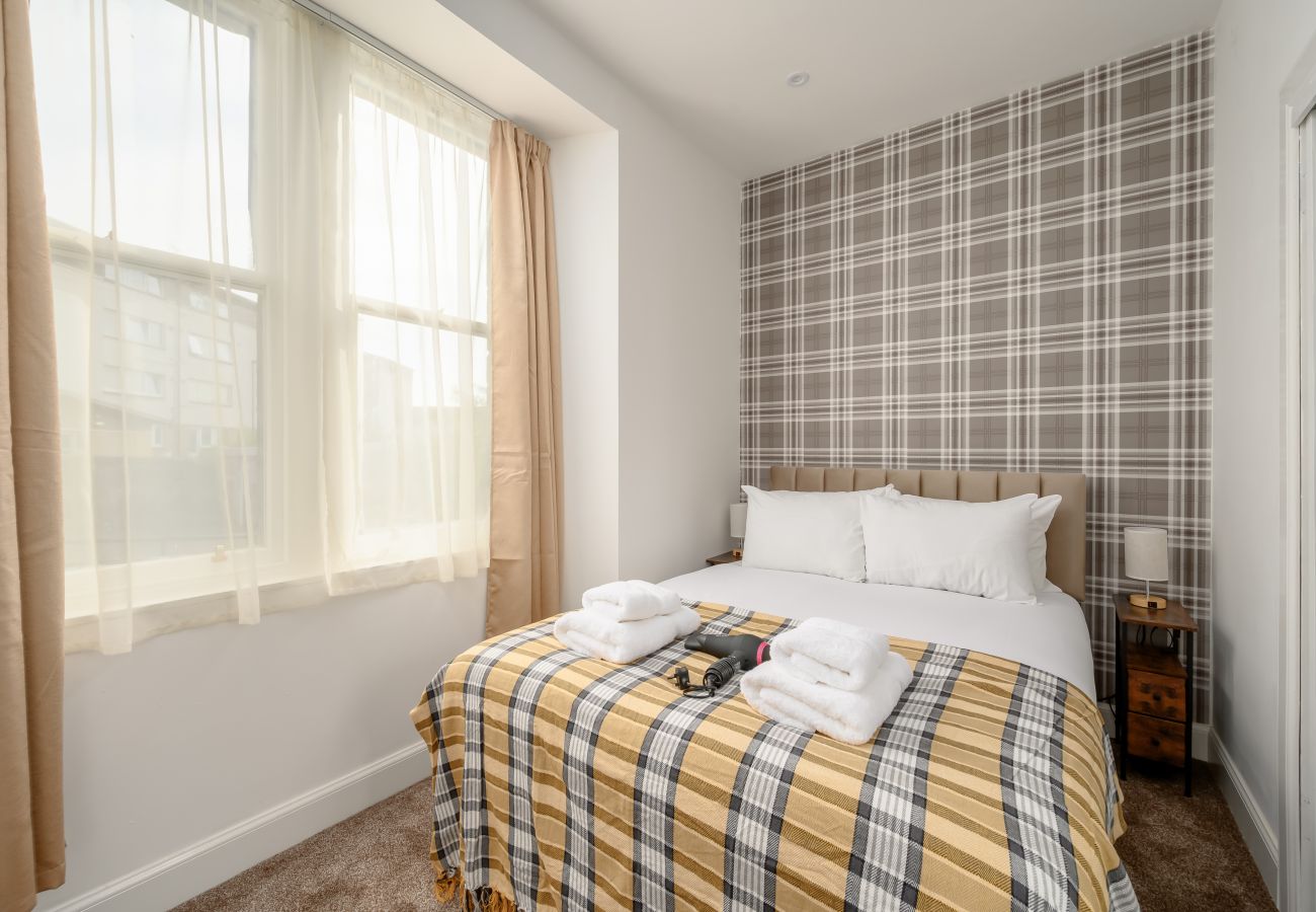 Rent by room in Edinburgh - Newsome Lodge - Room 7 - Gilmerton, Edinburgh