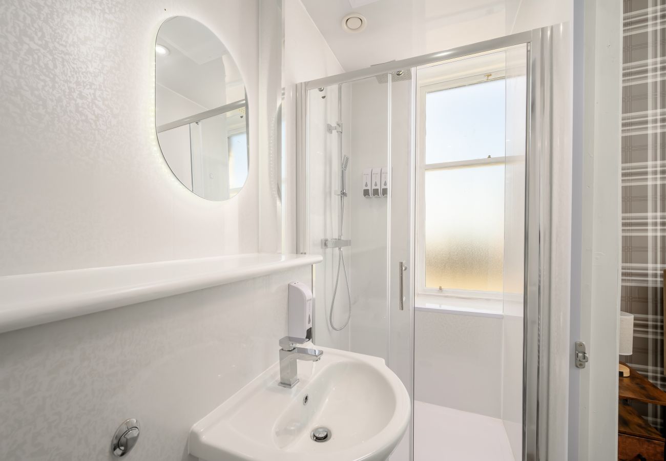 Rent by room in Edinburgh - Newsome Lodge - Room 8 - Gilmerton, Edinburgh