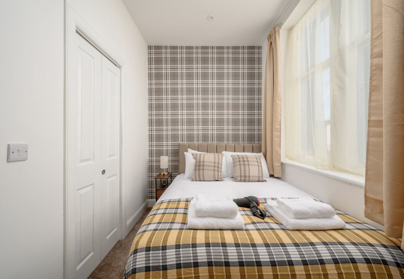 Rent by room in Edinburgh - Newsome Lodge - Room 8 - Gilmerton, Edinburgh