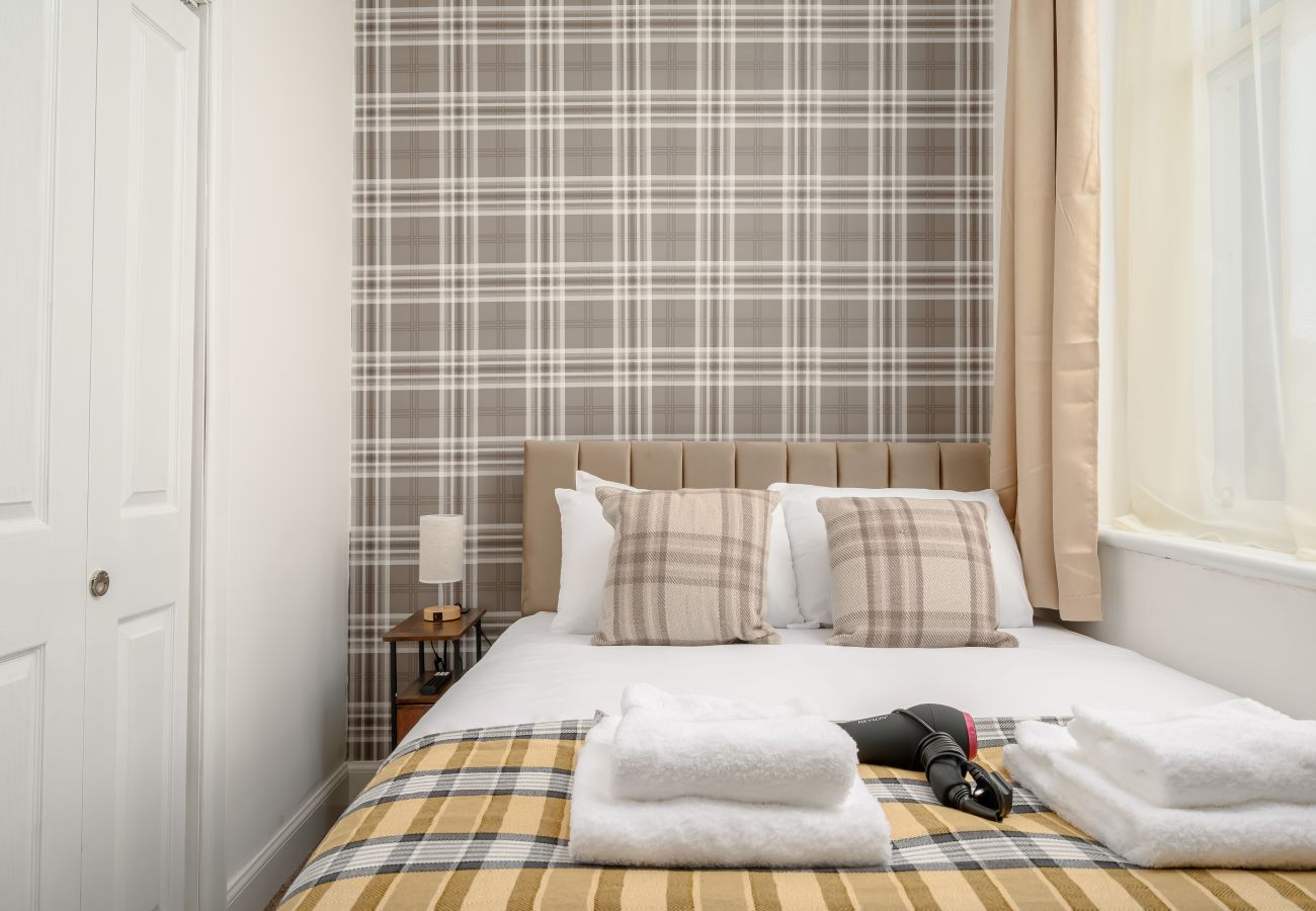 Rent by room in Edinburgh - Newsome Lodge - Room 8 - Gilmerton, Edinburgh