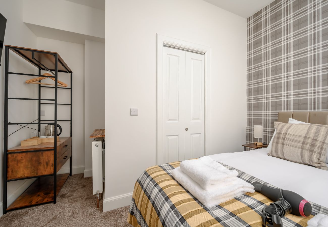 Rent by room in Edinburgh - Newsome Lodge - Room 8 - Gilmerton, Edinburgh