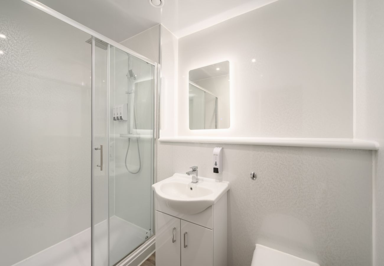 Rent by room in Edinburgh - Newsome Lodge - Room 9 - Gilmerton, Edinburgh