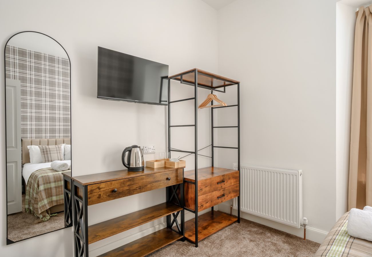 Rent by room in Edinburgh - Newsome Lodge - Room 9 - Gilmerton, Edinburgh
